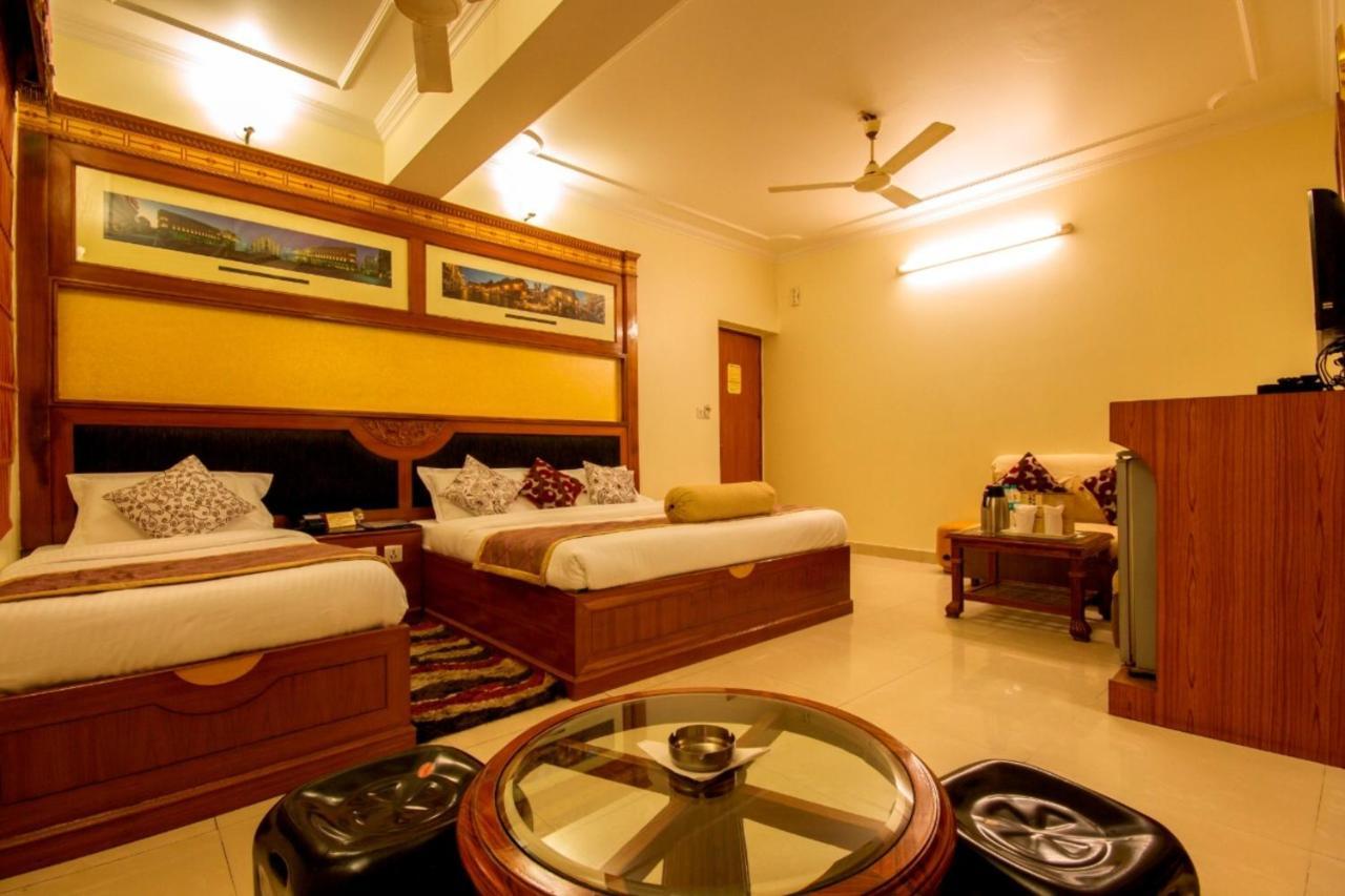 The Aster Karol Bagh Homely Atmosphere Yeni Delhi Dış mekan fotoğraf